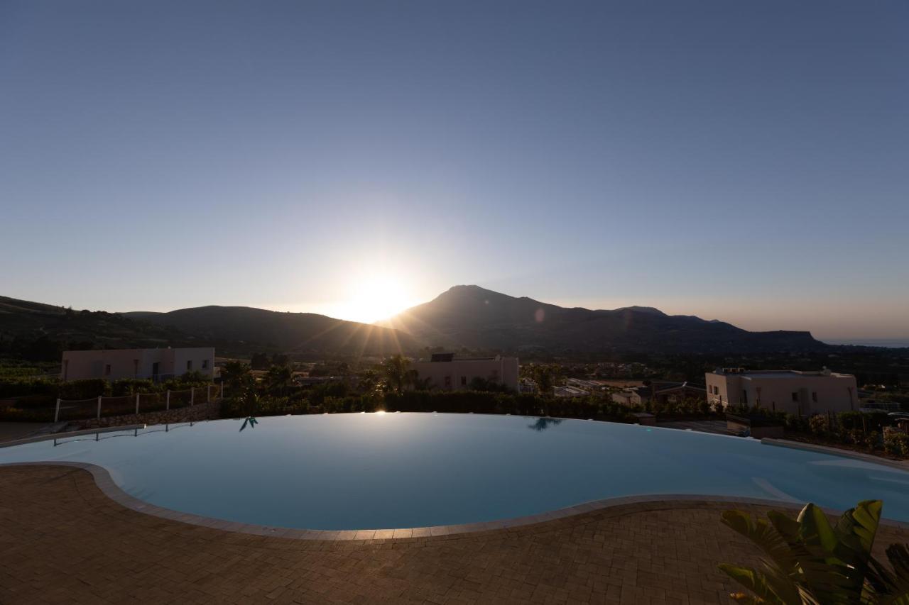 Villa Cristina - Relax - Piscina E Vista Mare カステッランマーレ・デル・ゴルフォ エクステリア 写真