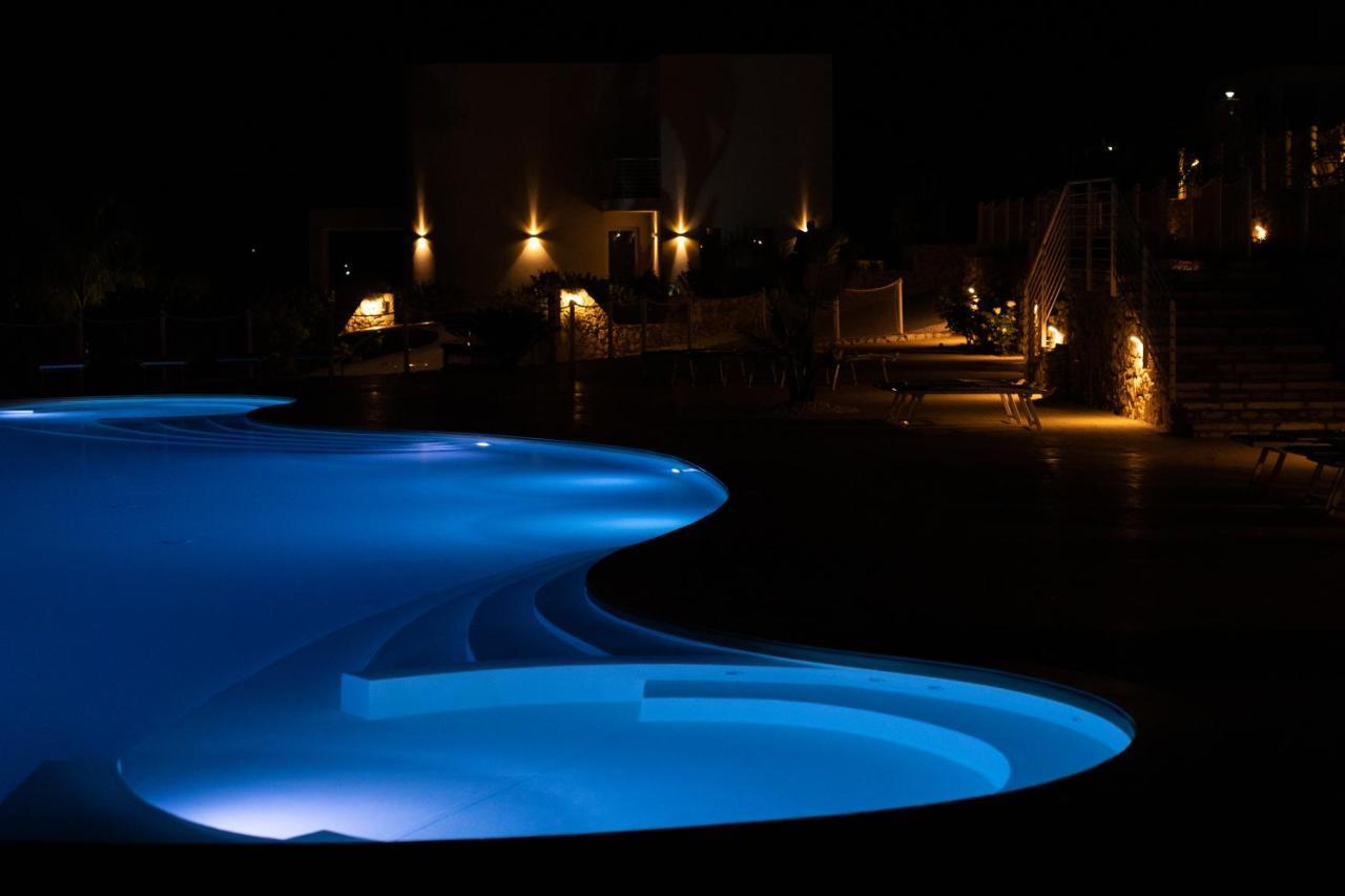 Villa Cristina - Relax - Piscina E Vista Mare カステッランマーレ・デル・ゴルフォ エクステリア 写真