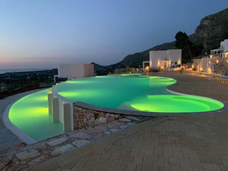 Villa Cristina - Relax - Piscina E Vista Mare カステッランマーレ・デル・ゴルフォ エクステリア 写真